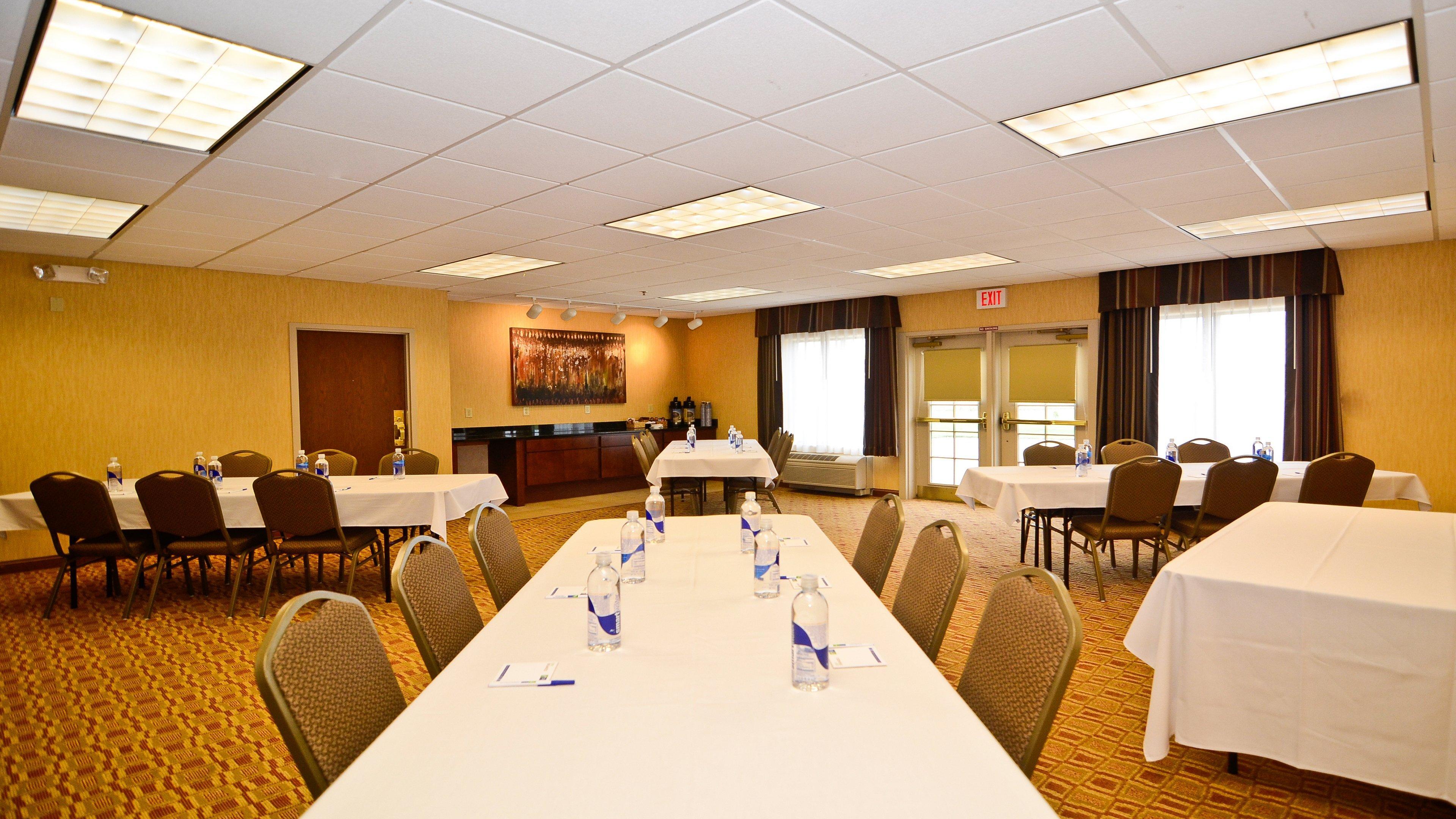 Holiday Inn Express Hotel & Suites Fort Atkinson By Ihg Eksteriør billede